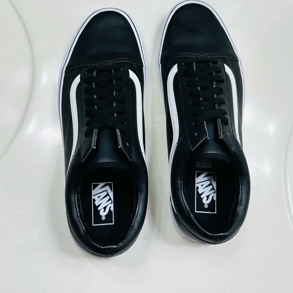 SOLD 😃 VANS Men’s Black & White Leather Sneakers Size 11.5 - Picture 4 of 8